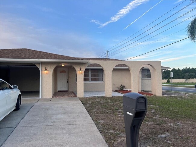 Building Photo - 5945 Mockingbird Dr