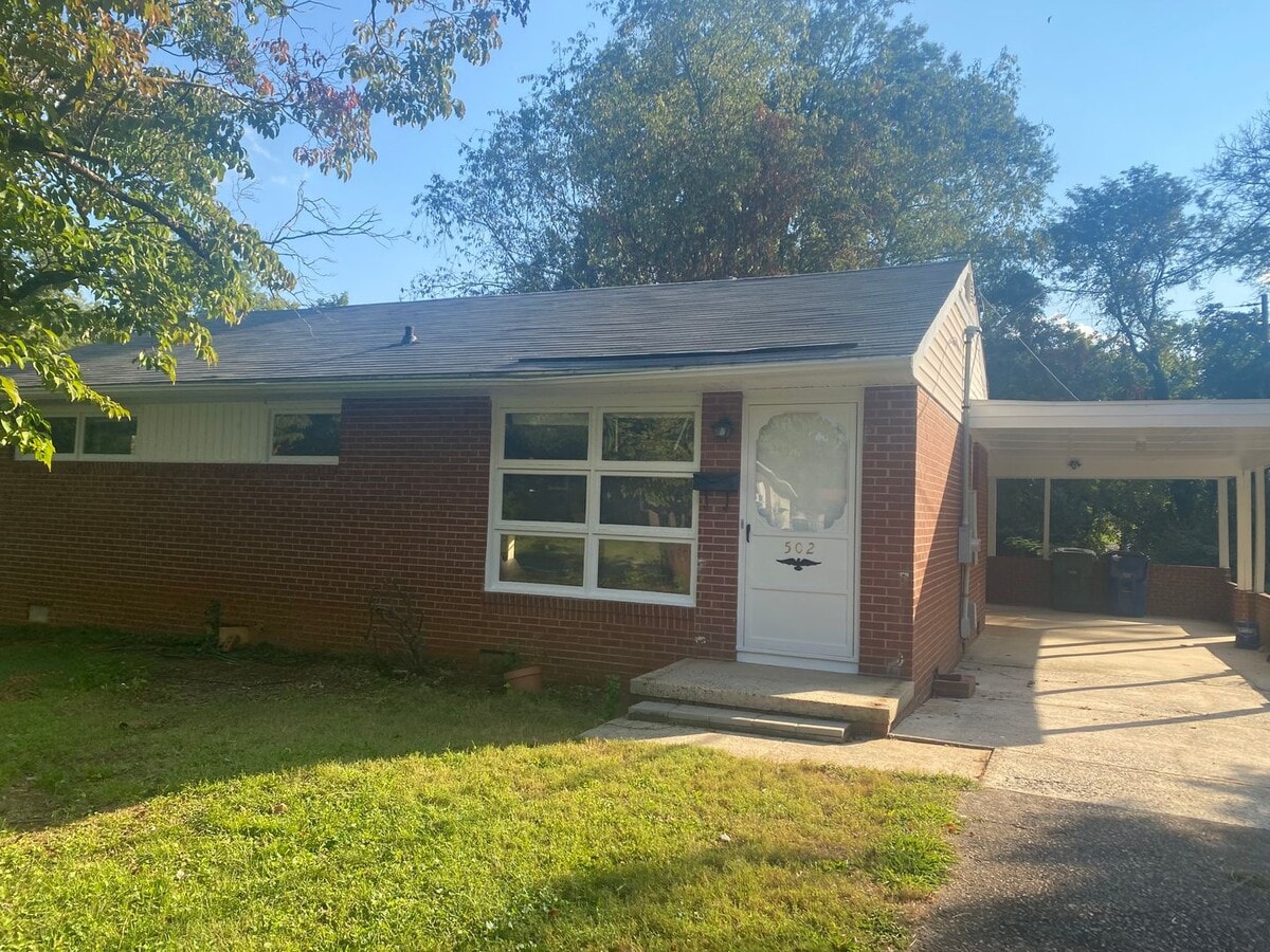 Photo - 502 Doggett Dr