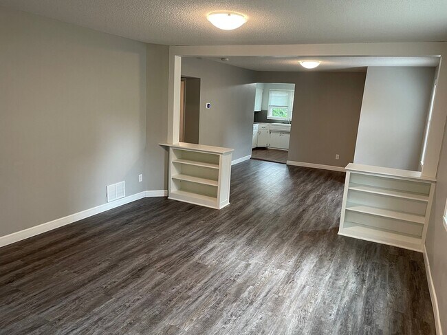 Photo - 3945 Van Nest Ave