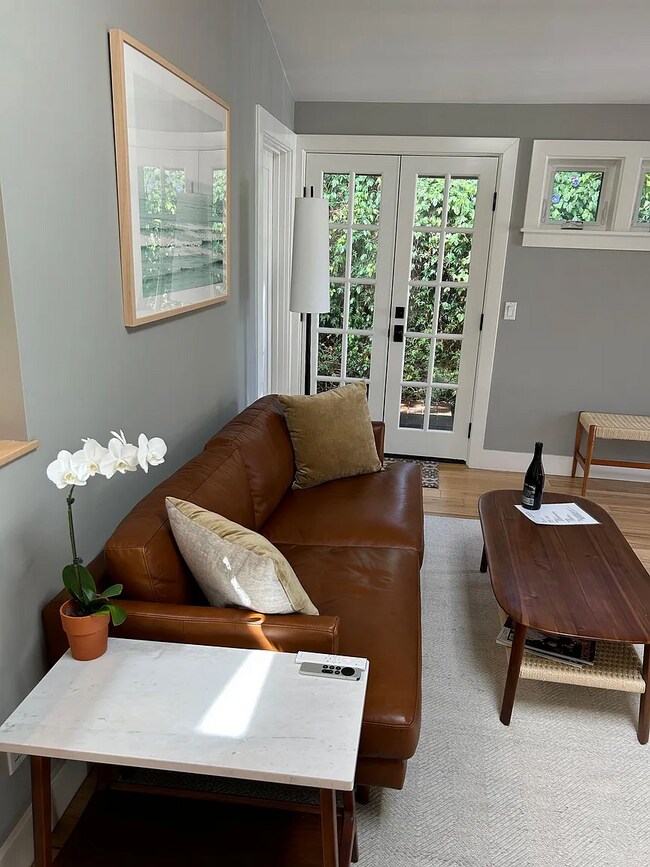 Building Photo - 5 min bike ride to downtown Mill Valley on... Rental