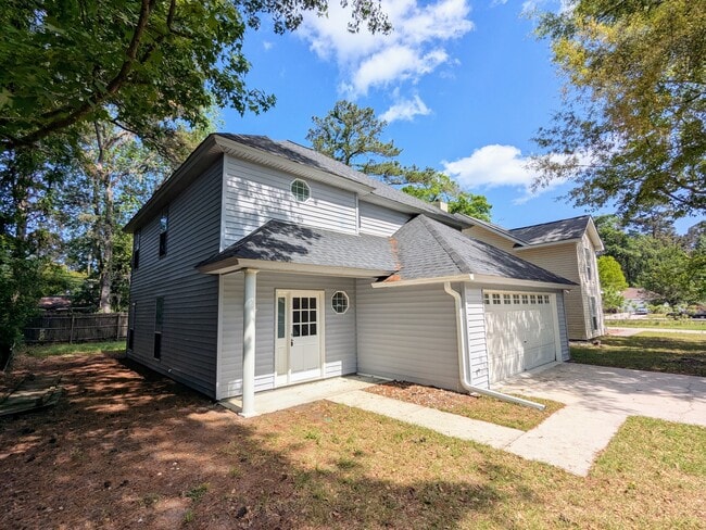 Building Photo - 104 Kings Ct