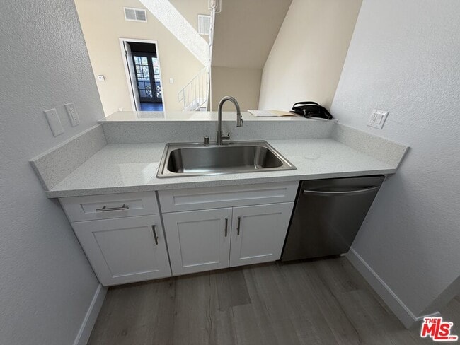 Photo - 156 S Oak Knoll Ave Unit 301