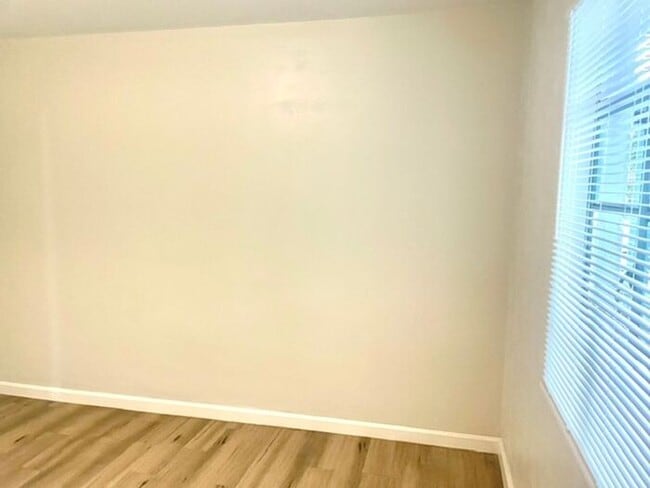 Photo - Modern 1 bedroom with yard!