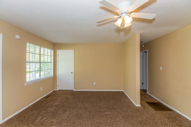 Photo - 4015 Goodwin Rd