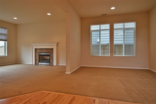 Photo - Nice 3 Bedroom plus den - Corner lot in Saddle Creek!