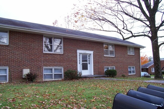 Building Photo - 207 Broce Dr Unit 02