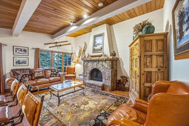Building Photo - 2586 Davos Trail Unit 1
