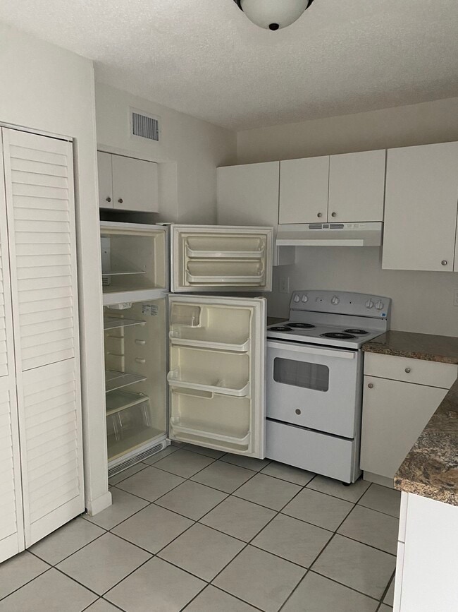 Building Photo - 199 SW 12th Ave Unit 413E