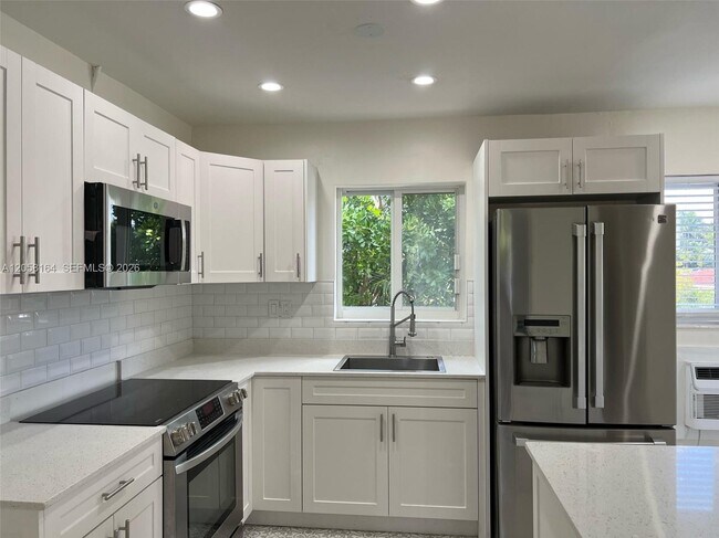 Building Photo - 1120 NE 81st St Unit 1