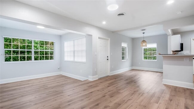 Photo - 49 Alcantarra Ave