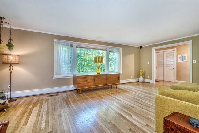 Photo - 65 Sherburne Rd S