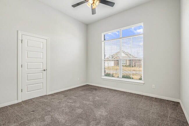 Photo - 2016 W Chandler Ave Apartment