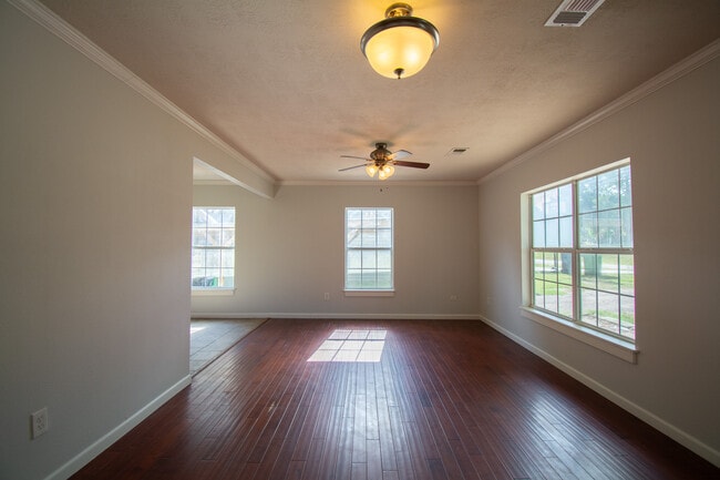 Photo - 809 Jersey Ln