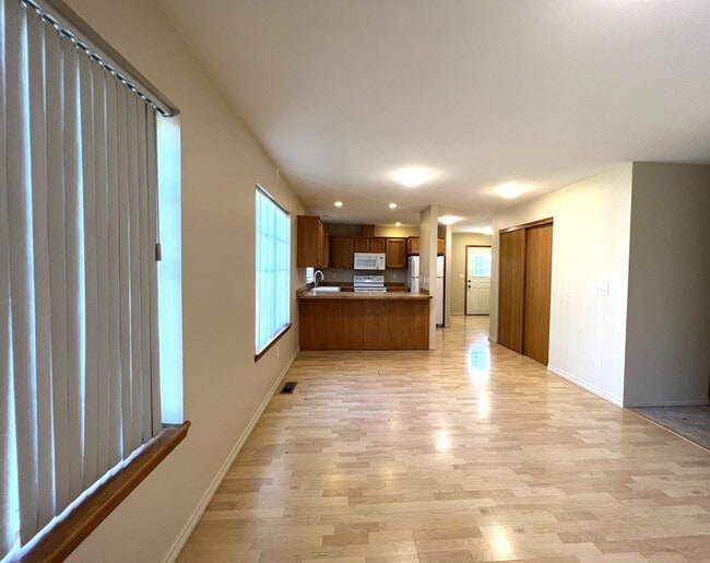 Photo - Spacious Craftsman Style Home - Pet Friendly!