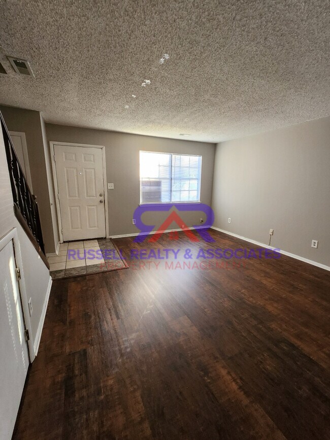 Photo - 1931 Springlake Ct