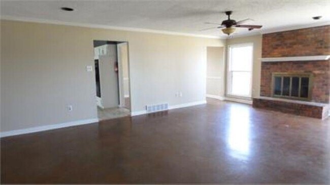 Photo - 2868 Hampton Court Rd N