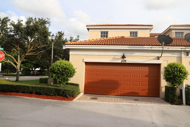 Photo - 806 NW 82nd Pl