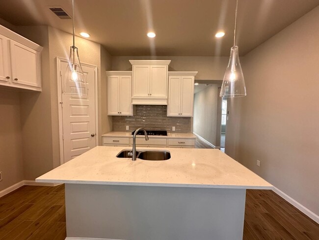 Building Photo - 6030 Cottontail Ln