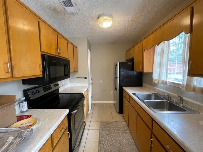 Photo - 487 Woodlawn Rd