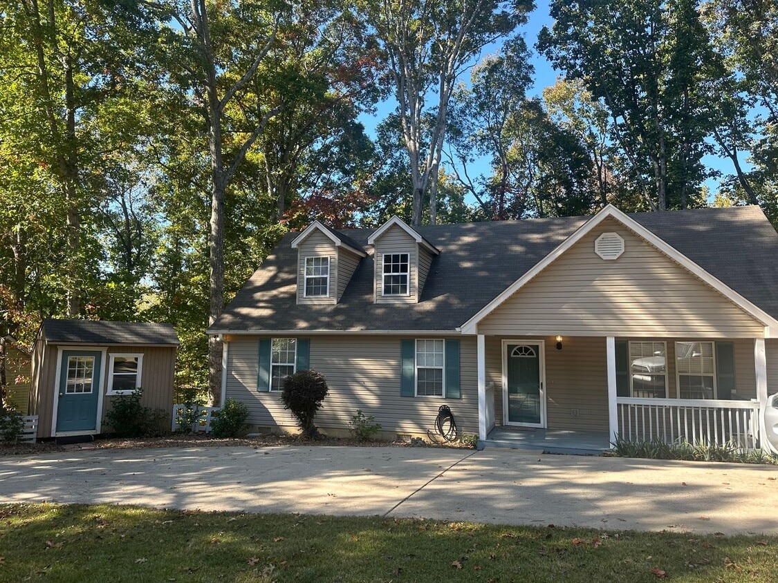 Charming 3-Bedroom Home Near Lake Lanier! - Charming 3-Bedroom Home Near Lake Lanier!