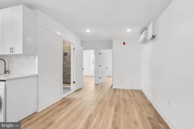 Building Photo - 2046 E Huntingdon St Unit 3F