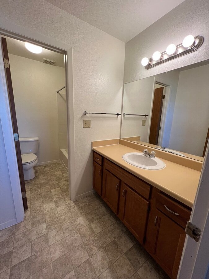 Photo - 1128 Dakota Dr