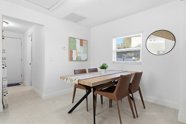 Photo - 118 W Sligh Ave Unidad Main House