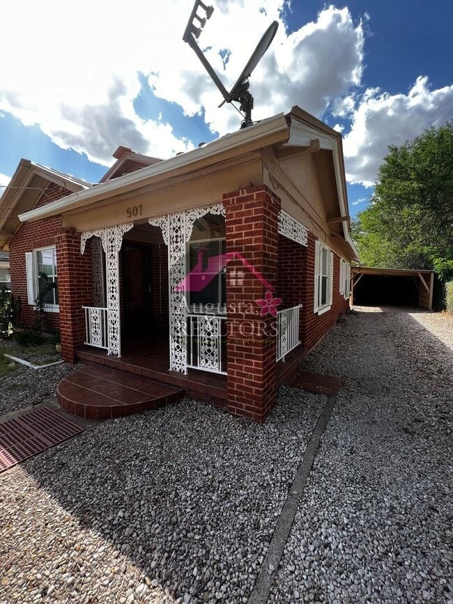 Photo - Adorable Brick Home in Sweetwater!