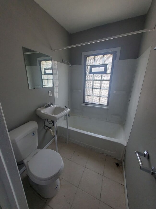 Photo - 2214-2220 W Hopkins St. (8 Unit)