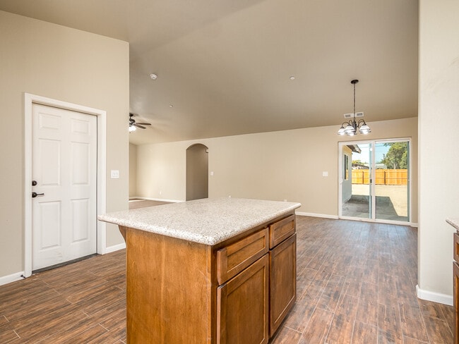 Photo - 1010 W Goshen Ave