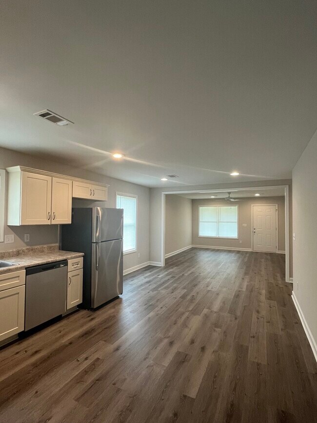 Photo - 100 Bradford Cir