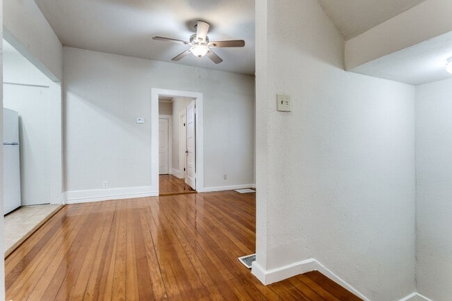 Photo - 130 E Craig Pl Unit 3