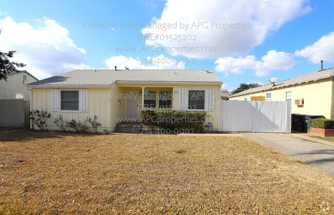 Building Photo - 3 Bedroom / 1 bathroom house with garage i...