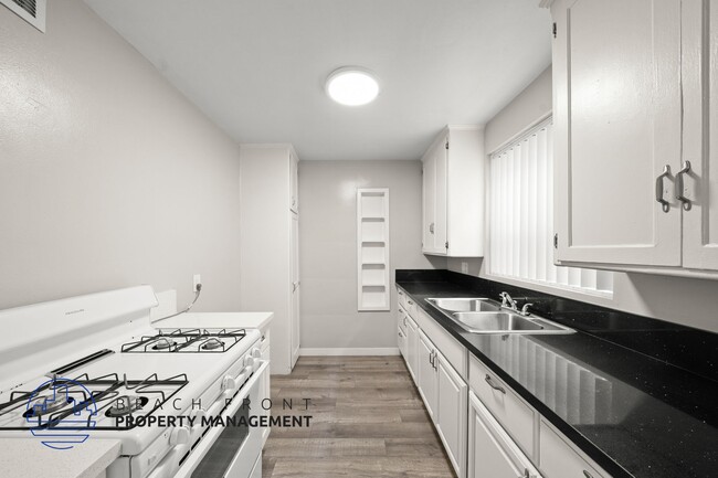 Photo - 2070-2080 Magnolia Ave.