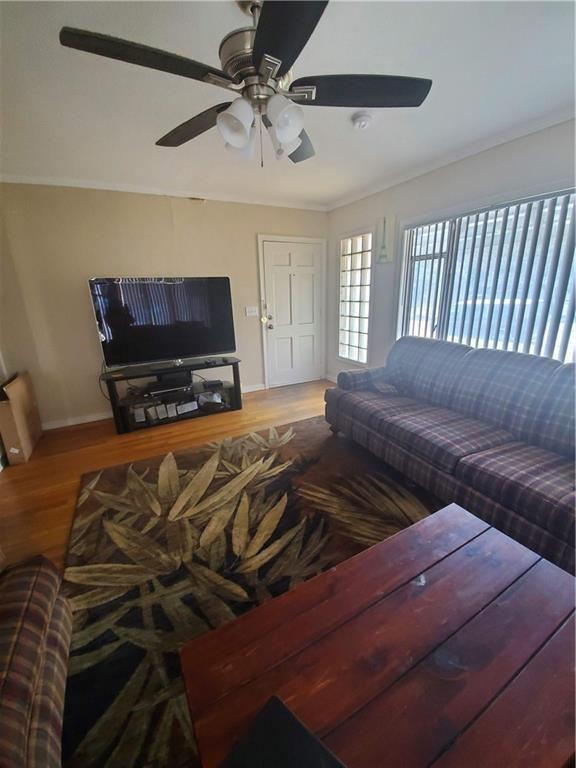 Photo - 918 E 37th St