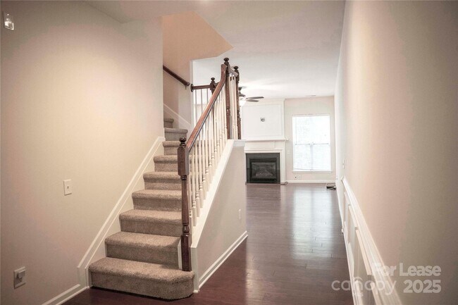 Photo - 15558 Canmore Street