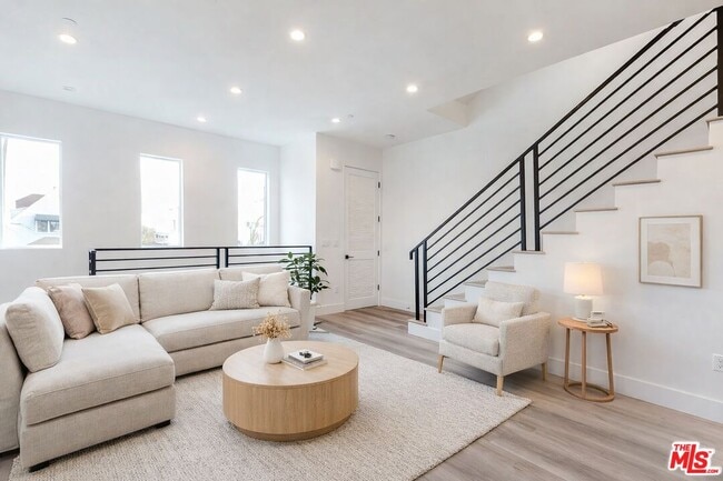 Building Photo - 525 Normandie Ave