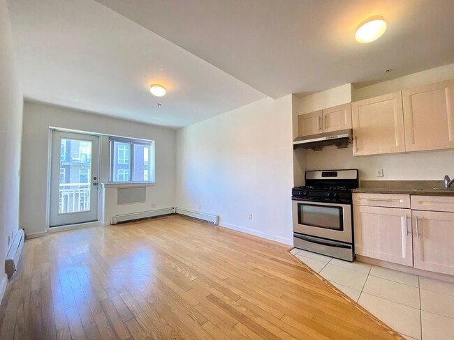 Photo - 4125 Kissena Blvd Unidad 4B