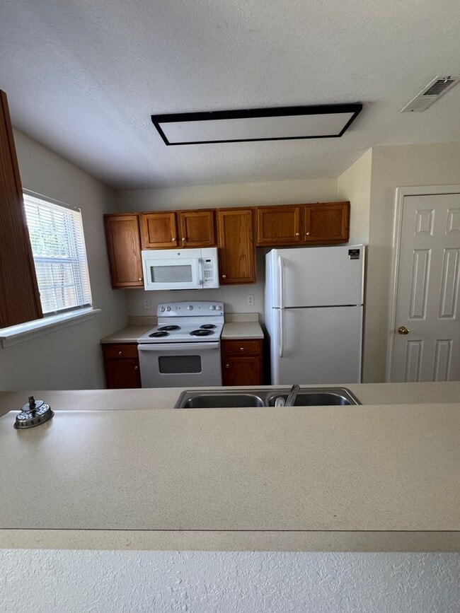 Photo - 2681-2683 E Oakbrook Dr Unit 2683 E Oakbrook Dr