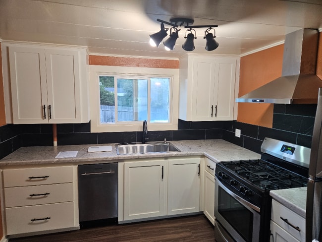 Photo - 641 1/2 4th Ave