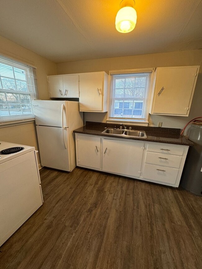 Photo - 102 Thomas Ave SE