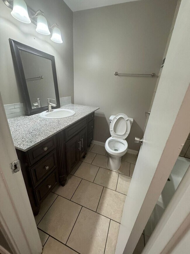 Photo - 334 Carder St