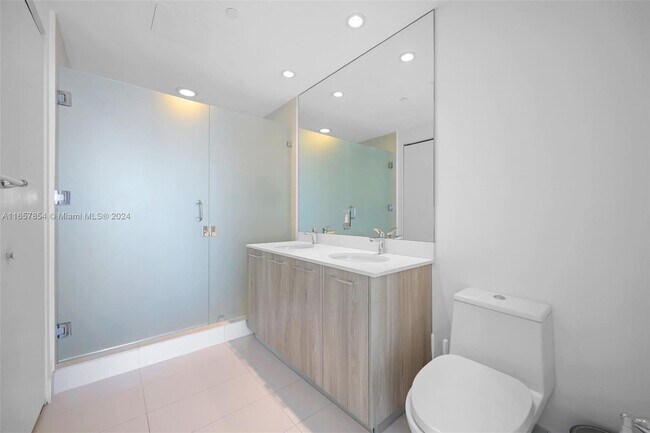 Photo - 501 NE 31st St