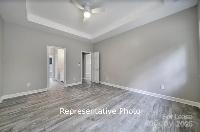 Photo - 595 Foxwood Dr SE