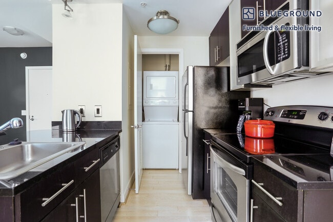 Photo - 733 15th St NW Unidad GO FL8-ID216