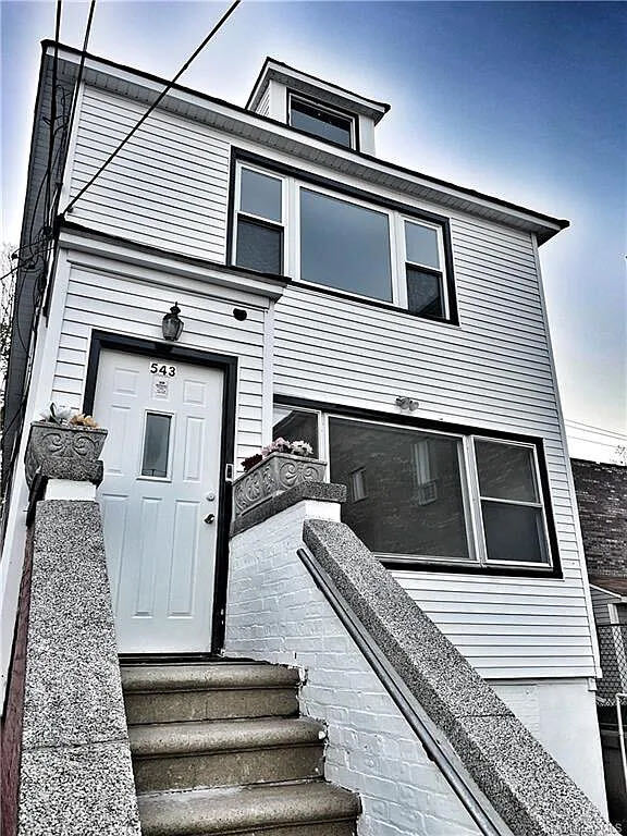 Building Photo - 543 Ellsworth Ave Unit Apt 1