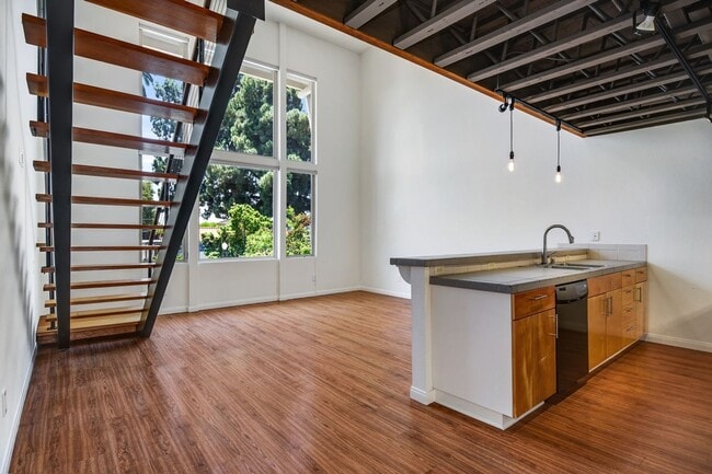 Photo - Trendy Live Work Loft Kensington Park Plaza