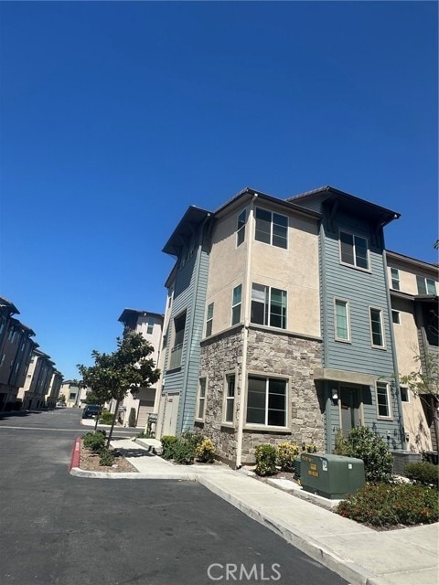 Building Photo - 763 Savi Dr