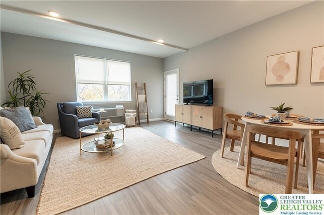 Photo - 948 N Front St Unit B3