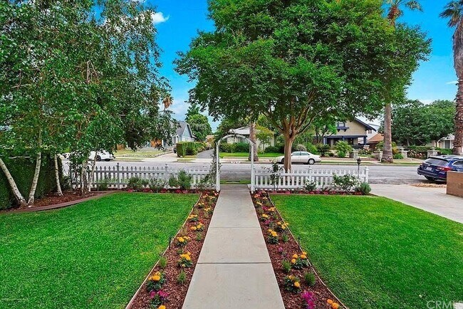 Photo - 139 N Ivy Ave Unidad Ivy Main House